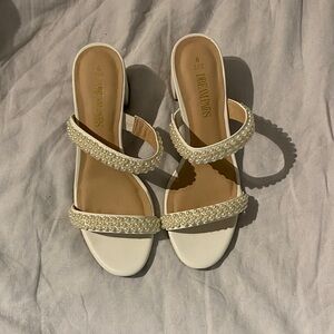 Dream Pairs Women's White Pearl Embellished Sandals